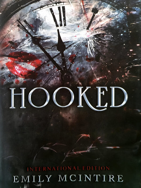 Hooked by Emily Mcintire (English) (Paperback).