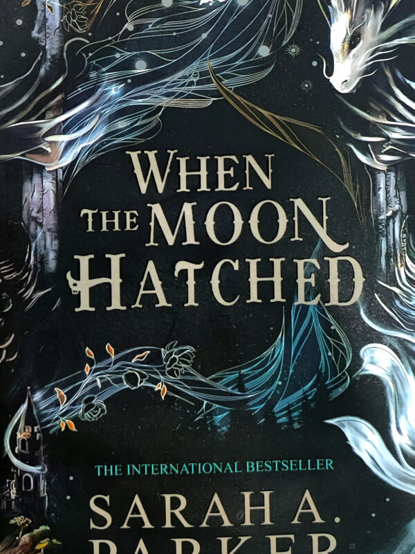 When The Moon Hatched by Saraha Parker (English) (Paperback).