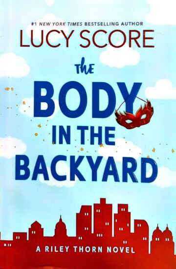 The Body In The Backyard by Lucy Score (English) (Paperback).
