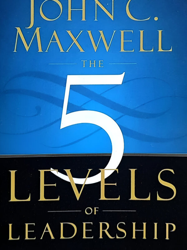 The 5 Levels Of Leadership by John C. Maxwell (English) (Paperback).