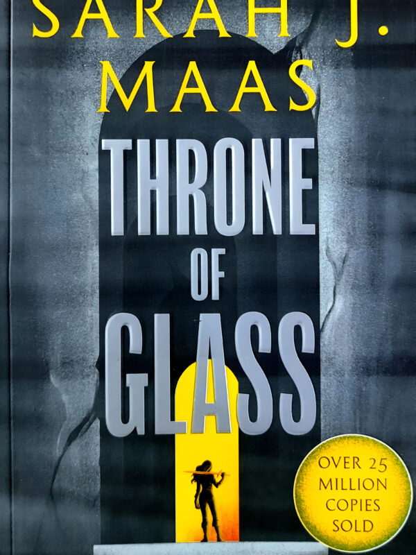 Throne Of Glass by Sarah J. Maas (English) (Paperback).