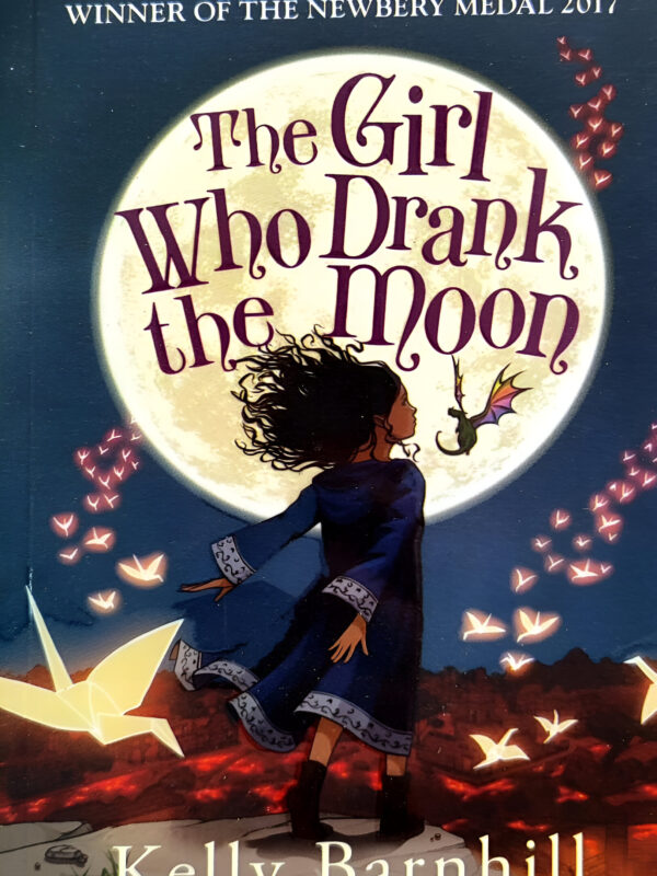 The Girl Who Drank The Moon by Kelly Barnhill (English) (Paperback).