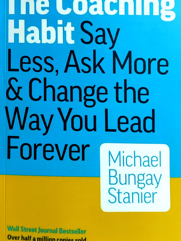 The Coaching Habit by Michael Bungay Stanier (English) (Paperback).