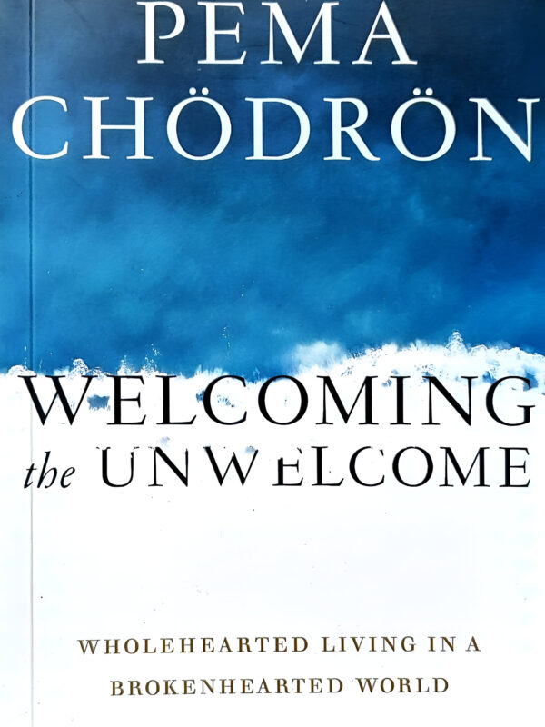 Welcoming the Unwelcome by Pema Chodron (English) (Paperback).