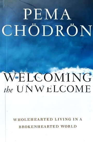 Welcoming the Unwelcome by Pema Chodron (English) (Paperback).